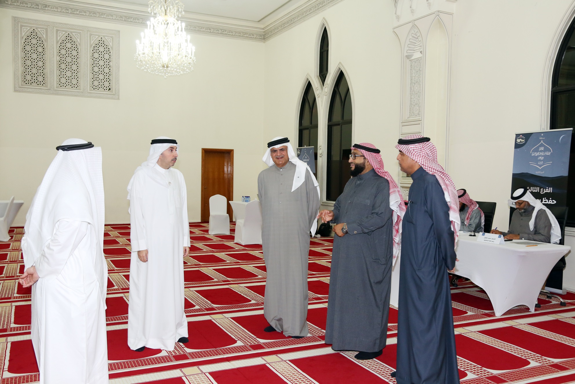 بمشاركة أكثر من 300 متسابق .. محافظ العاصمة يشهد تصفيات مسابقة قرآنية<